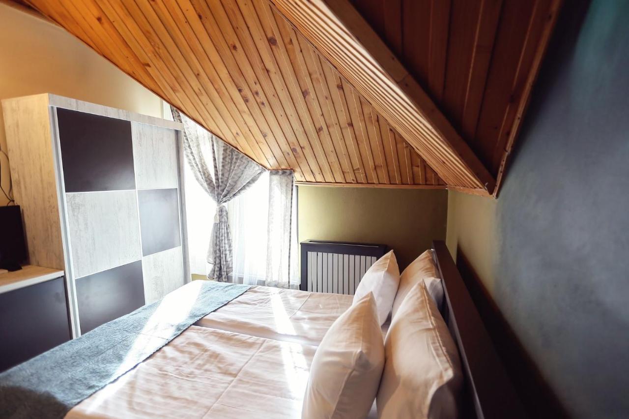Dezire Guesthouse Беїле-Уну-Май Екстер'єр фото